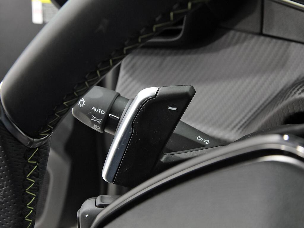 Peugeot 2008 GT Puretech 130 S&S EAT8 16