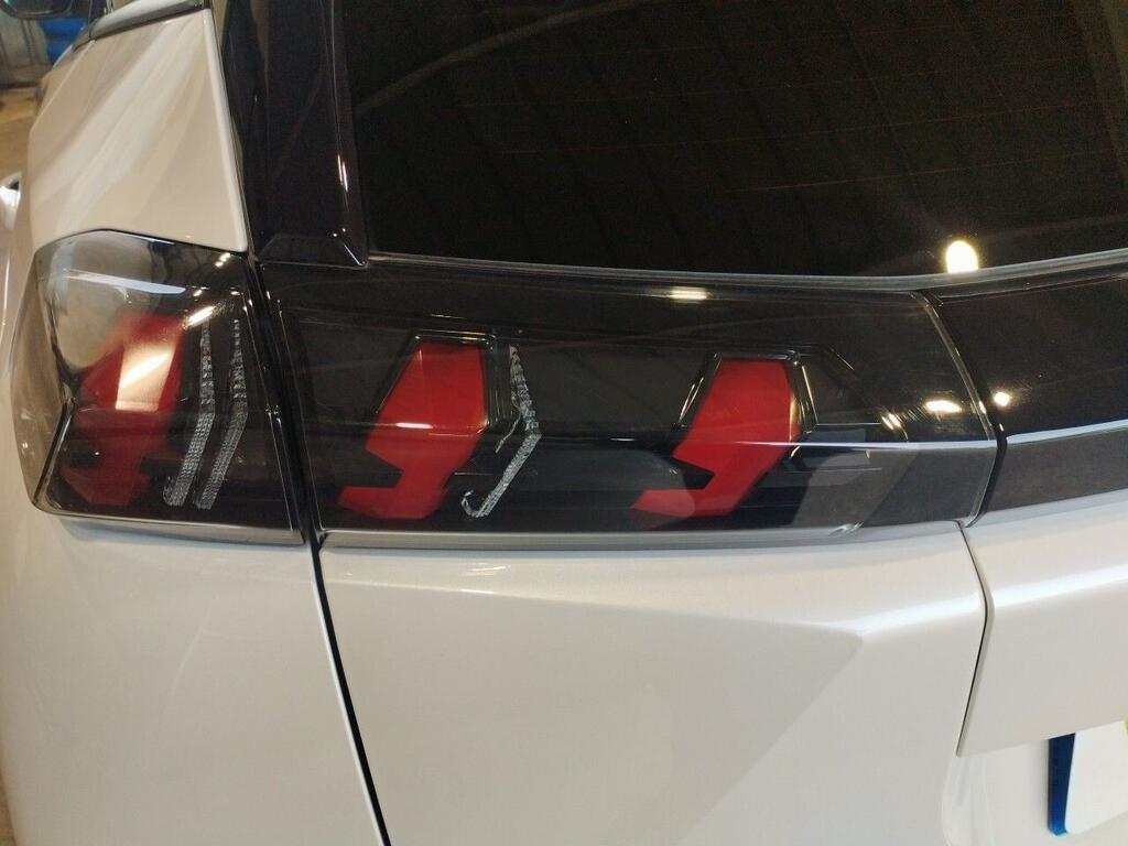 Peugeot 2008 Eléctrico Allure Pack (100kW) 17