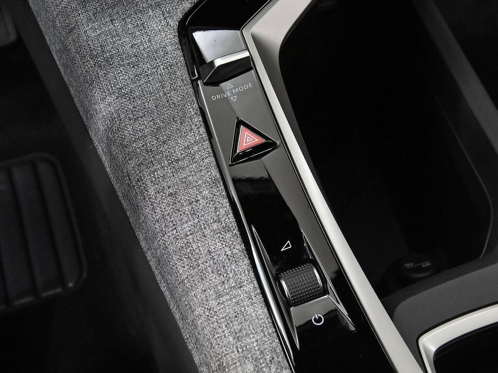 Peugeot 3008 Hybrid 1.2 100KW Allure eDCS6 32