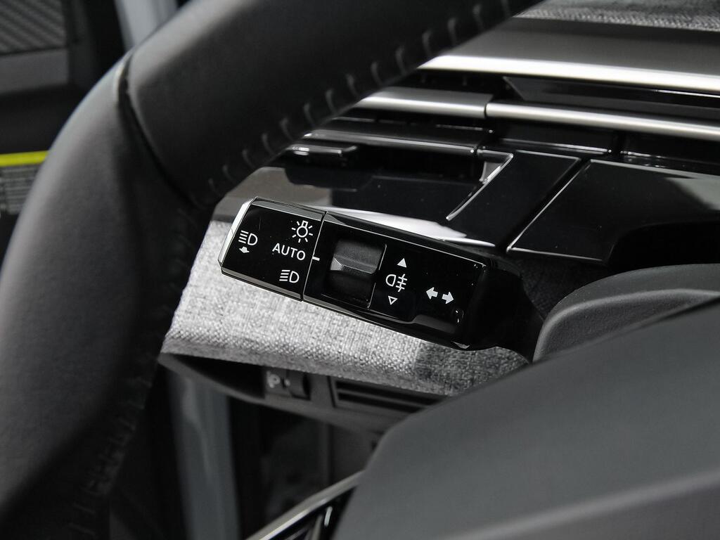 Peugeot 5008 1.2 100KW Allure eDCS6 17