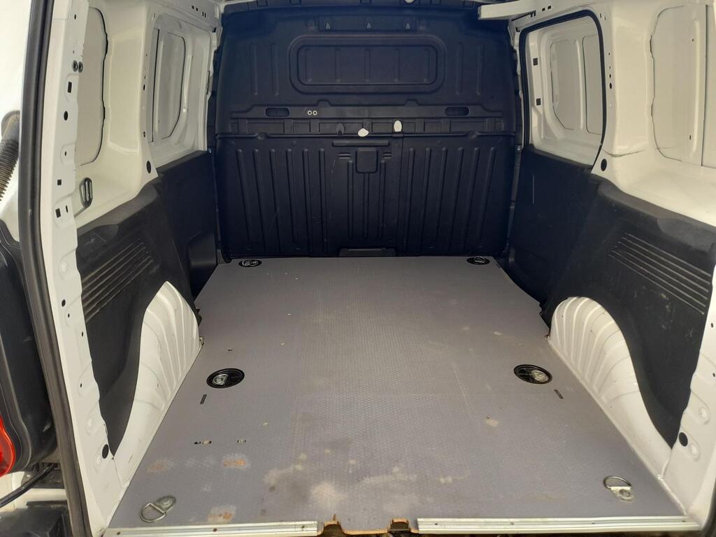 Peugeot Partner 1.2 PURETECH 110 PREMIUM STD 4P 600 KGS 8