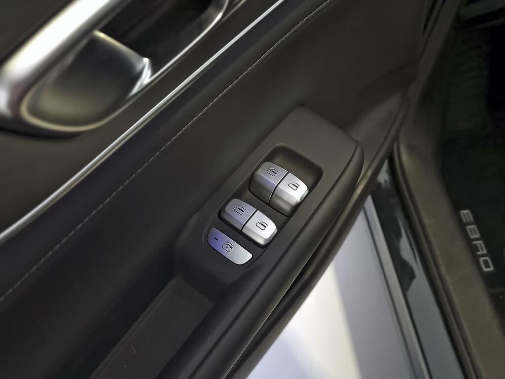 Ebro S800 1.5 TGDI PHEV Premium E-CVT 13