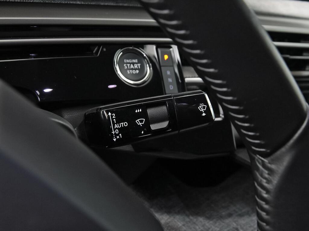 Peugeot 3008 Hybrid 1.2 100KW Allure eDCS6 17