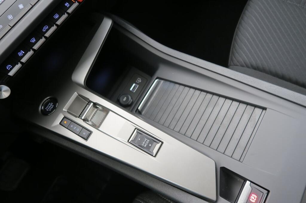 Peugeot 308 5P Active Hybrid 180 eEAT8 14