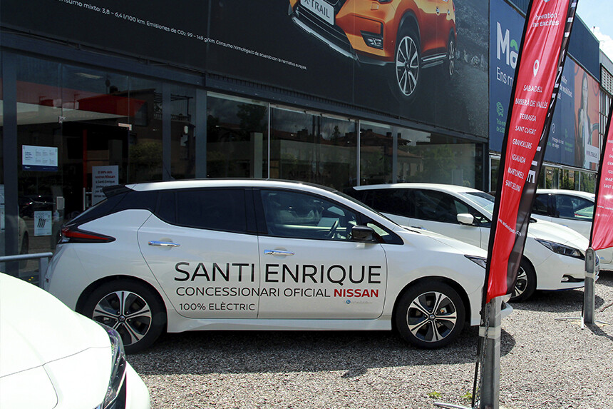 Nissan Santi Enrique entrega una flota de vehículos eléctricos Nissan Santi Enrique entrega una flota de vehículos eléctricos