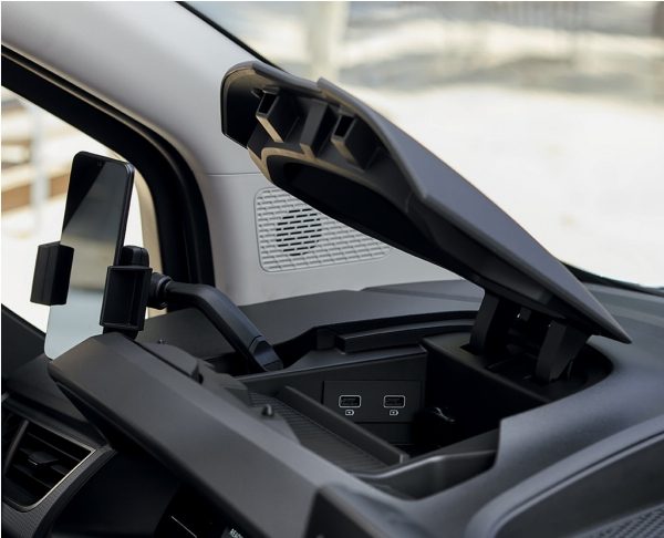 Nissan Townstar interior